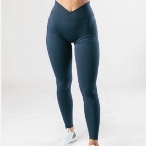 Alphalete Meteorite Surface Power criss cross leggings